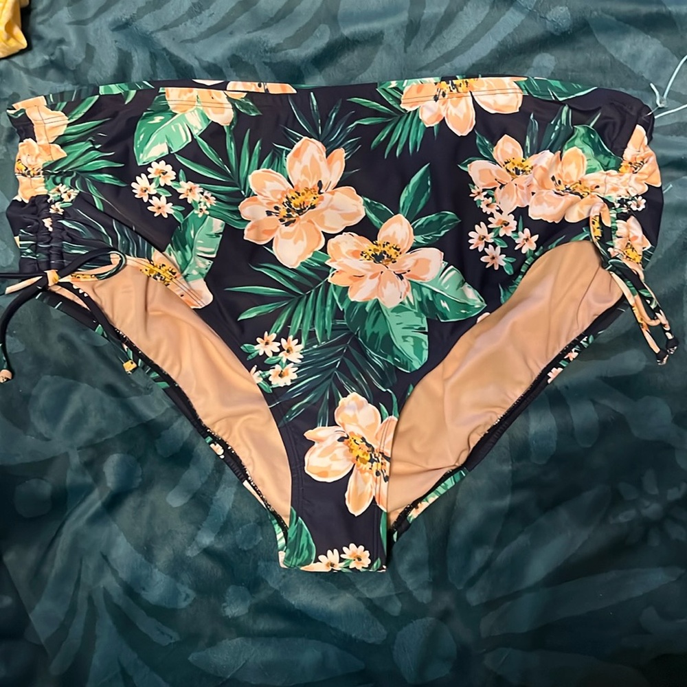 New. Kona Sol. Bikini bottom. 24/26 W.